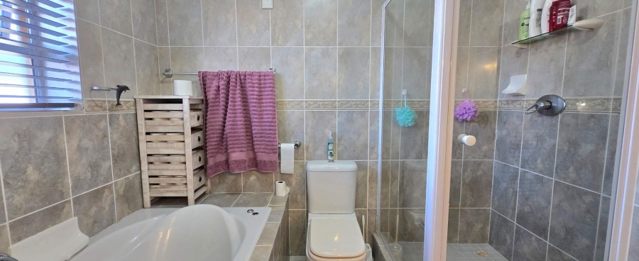 4 Bedroom Property for Sale in Franskraal Western Cape